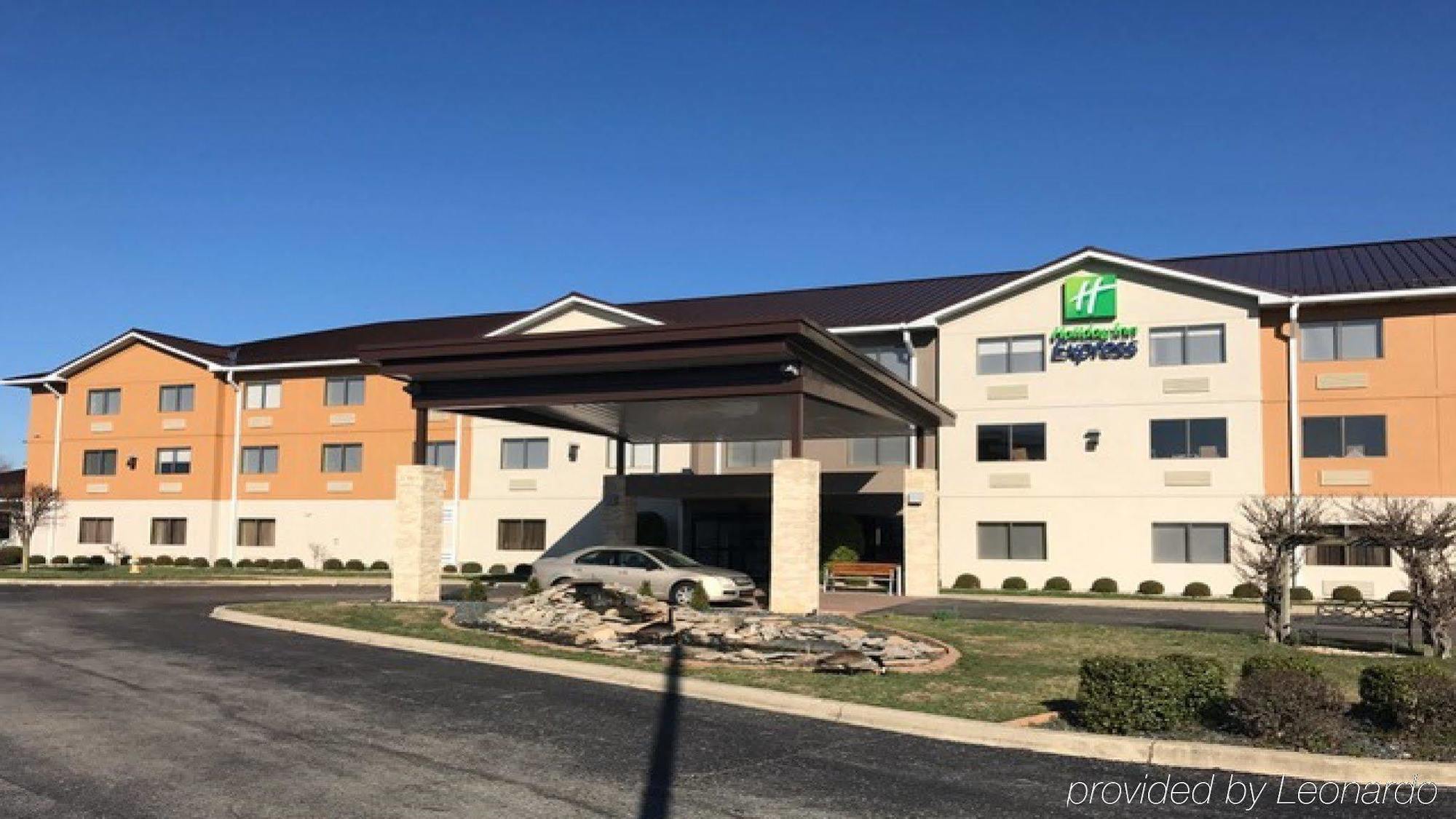 Holiday Inn Express Louisville Northeast, An Ihg Hotel Exterior foto